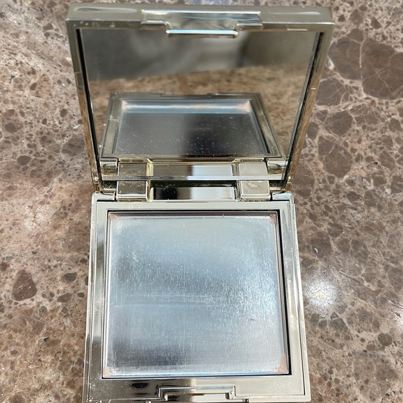 Compact makeup mirror - Picture 2 of 4